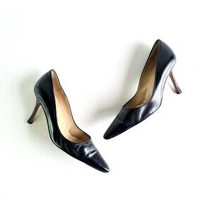MANOLO BLAHNIK Black Leather Pointed Toe Pumps Sz 38 8 Italy Stiletto Heels